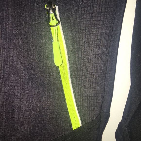 Water proof jacket - Picture 5 of 7